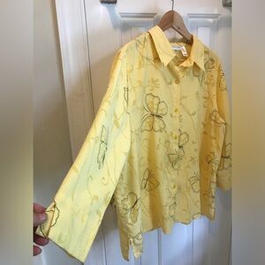 NWOT. Alfred Dunner size 18.  Pretty yellow butterfly blouse.  So versitile.